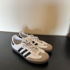 Womens 8.5 Samba!